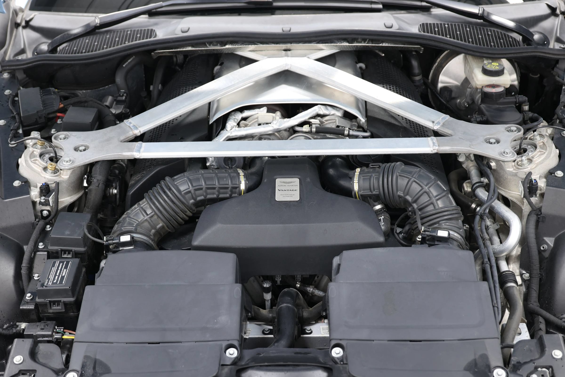 Used 2020 Aston Martin V8 Vantage Coupe RWD image 89