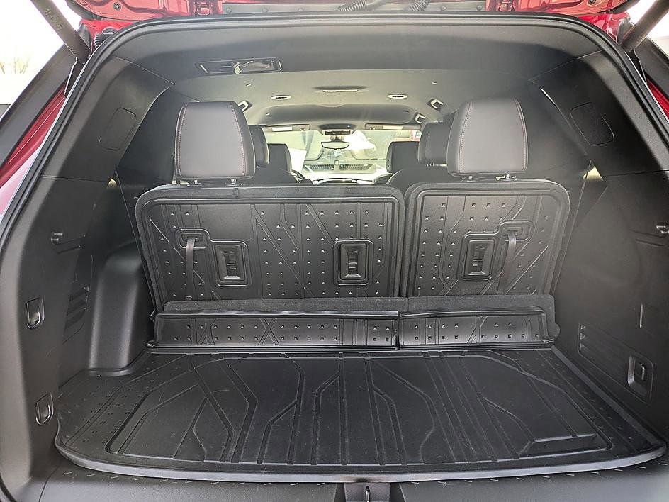 Used 2023 Chevrolet Traverse RS image 31