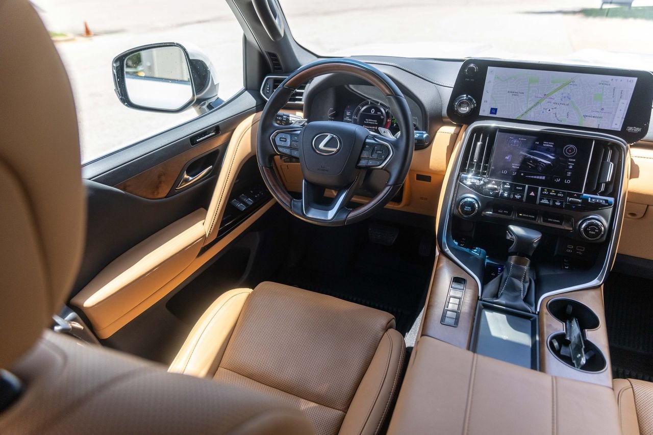 Used 2024 Lexus LX 600 4WD w/ Luxury Package image 38