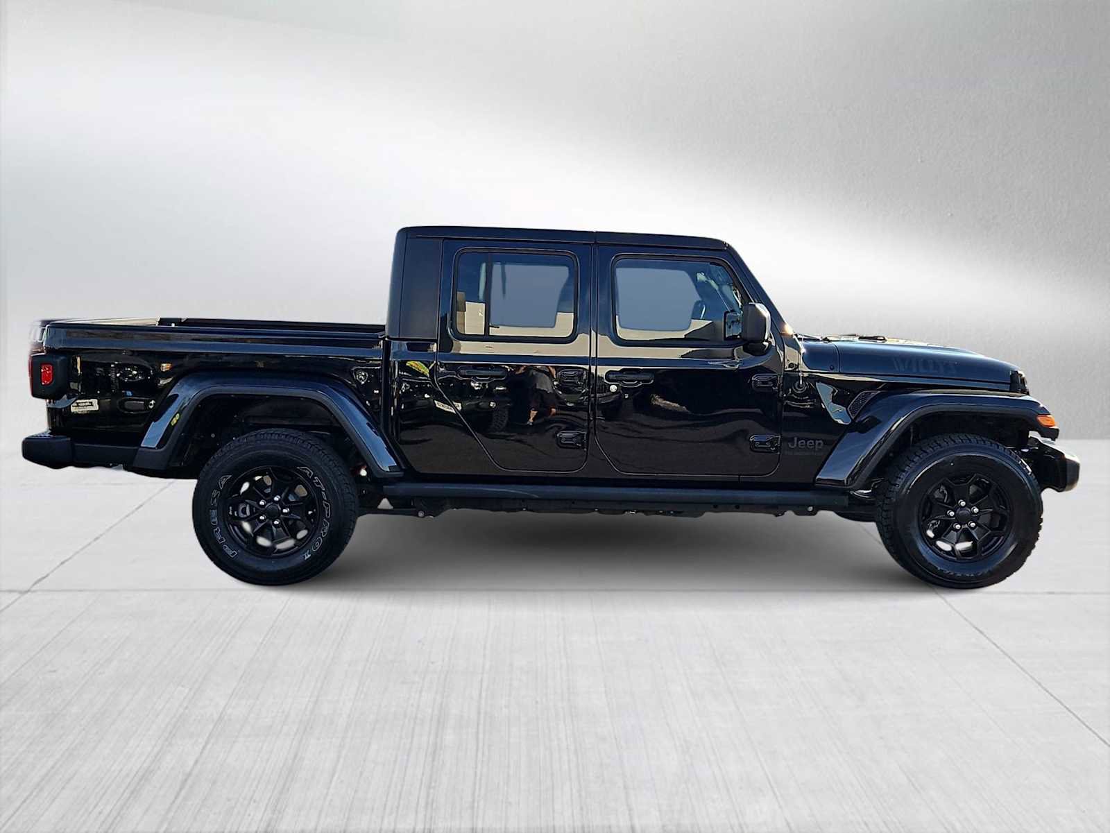 Used 2022 Jeep Gladiator Sport image 9