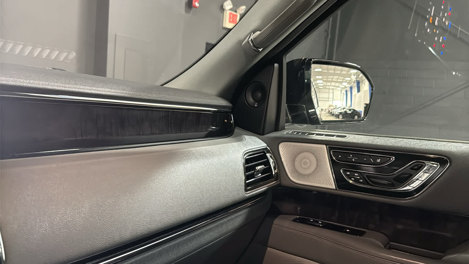 Used 2020 Lincoln Navigator Reserve w/ Equipment Group 208A Reserve AWD/4WD image 18
