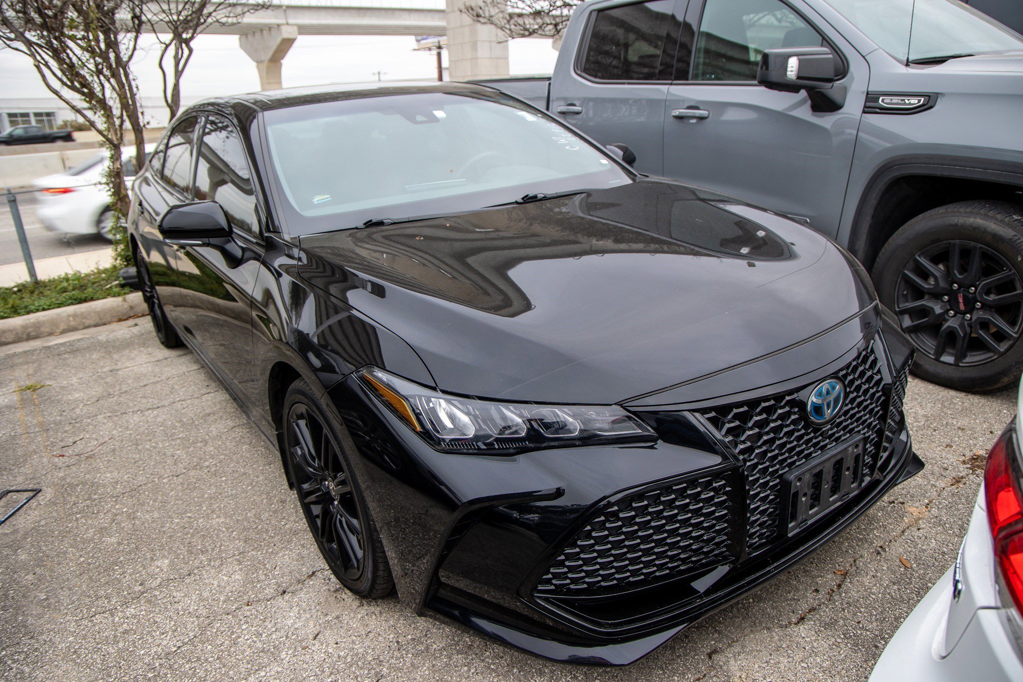 Used 2022 Toyota Avalon XSE image 4