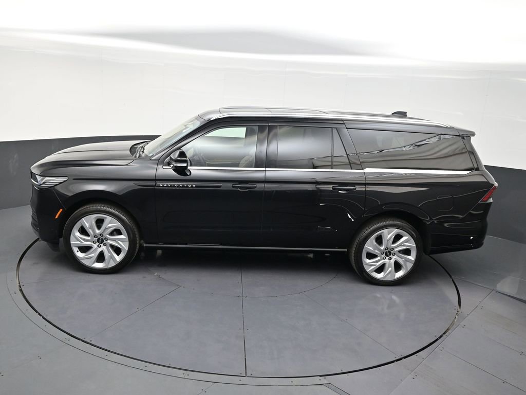 Used 2025 Lincoln Navigator L Black Label image 18