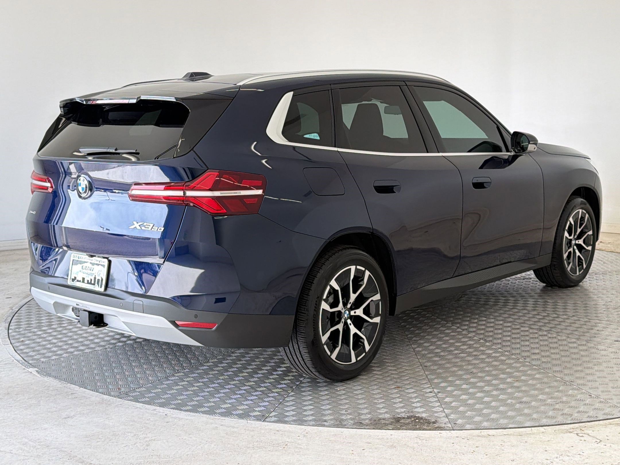 Used 2025 BMW X3 xDrive30i w/ Premium Package image 9