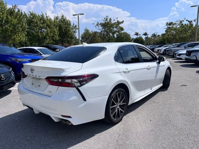 Used 2023 Toyota Camry SE image 3