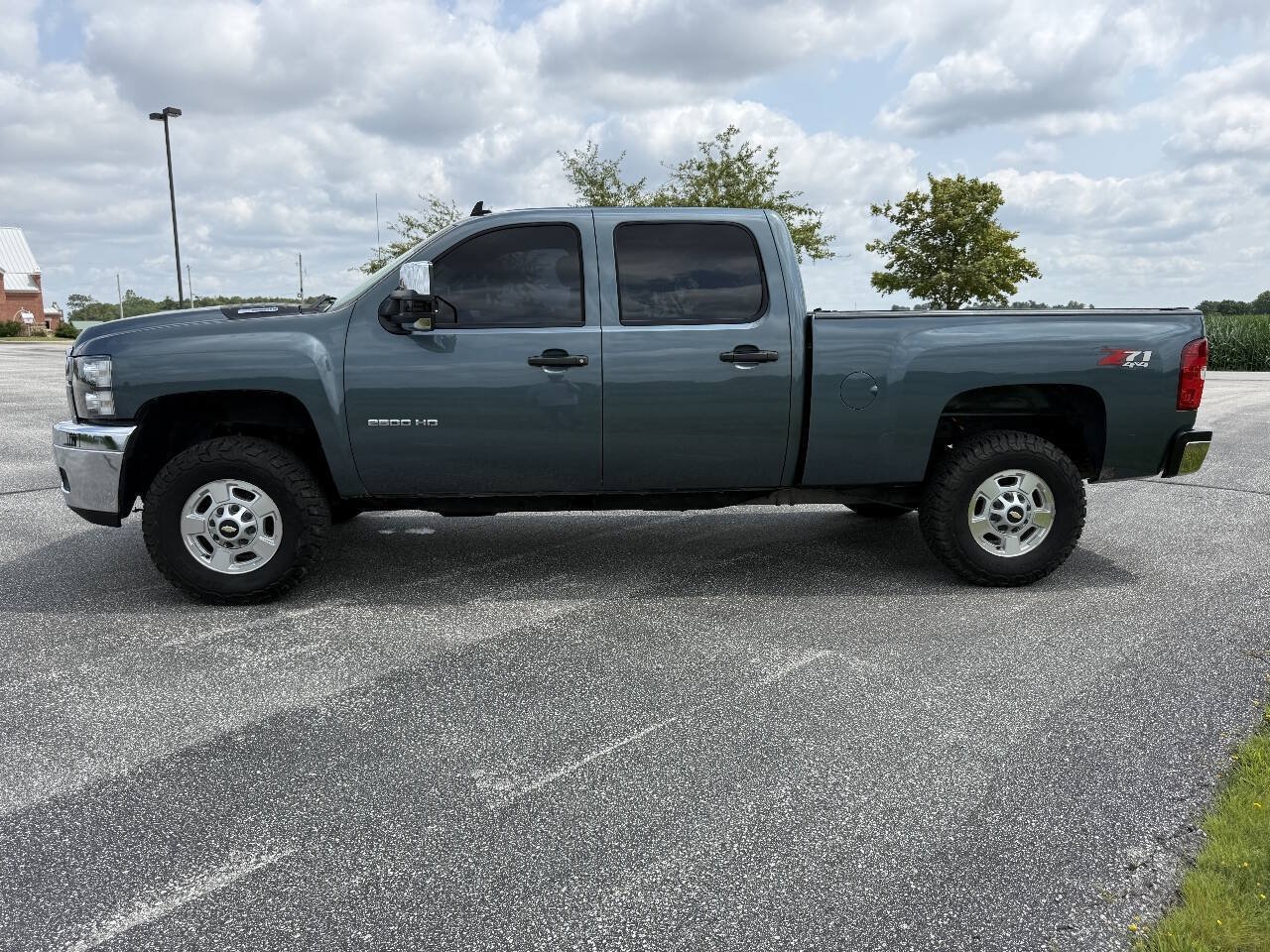 Used 2011 Chevrolet Silverado 2500 LT w/ Interior Plus Package AWD/4WD image 9