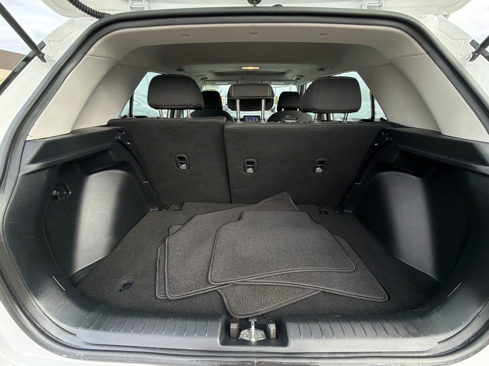 Used 2022 Hyundai Venue SEL FWD image 26