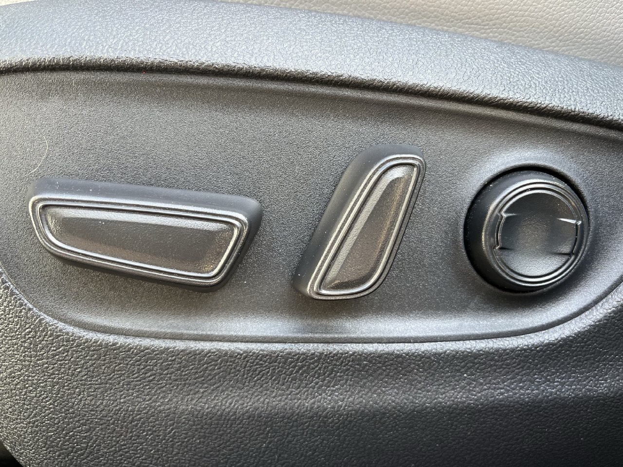 Used 2023 Toyota Highlander Bronze Edition FWD image 24