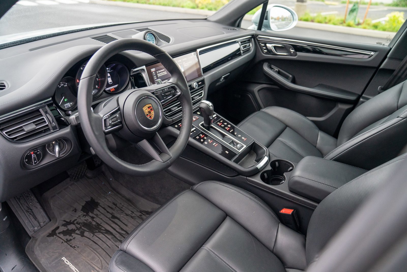 Used 2025 Porsche Macan image 4