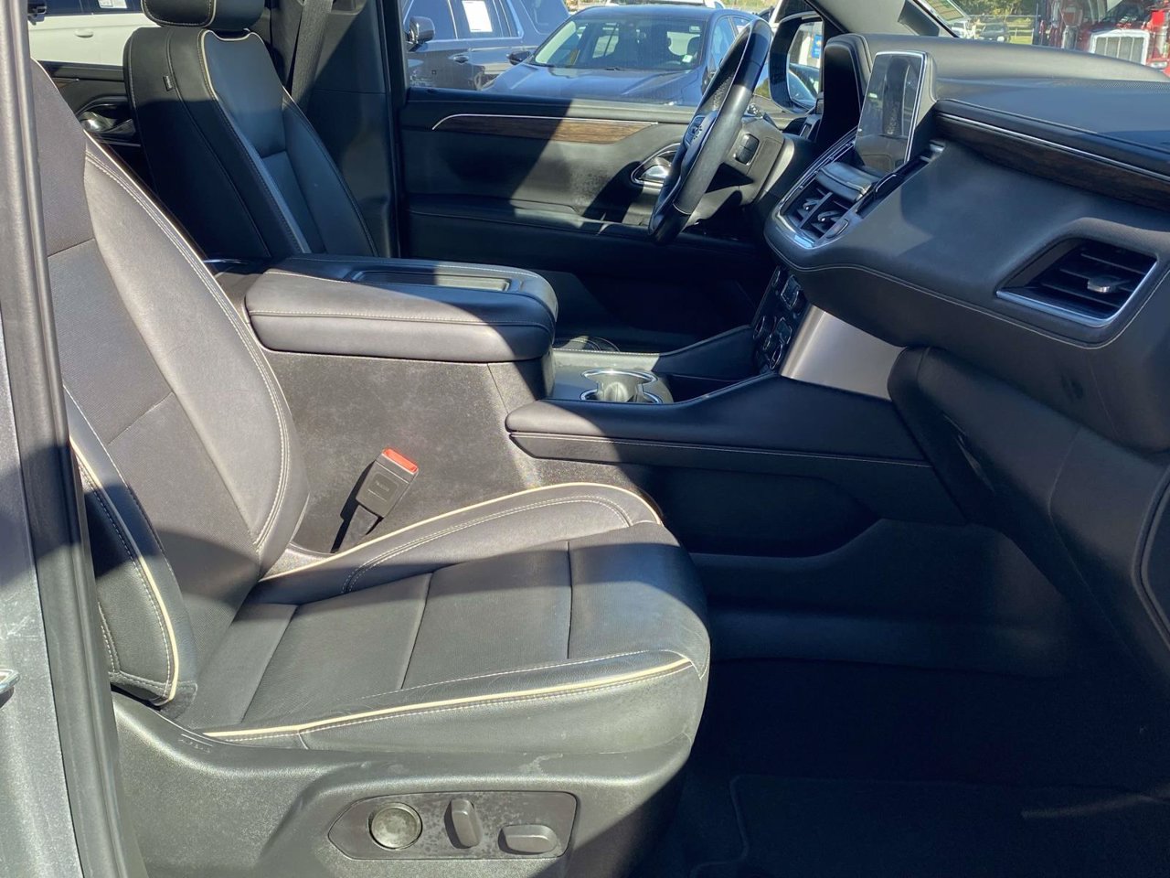 Used 2021 Chevrolet Tahoe Premier w/ Premium Package RWD image 12
