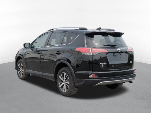 Used 2018 Toyota RAV4 XLE w/ Plus Extra Value Package AWD/4WD image 4