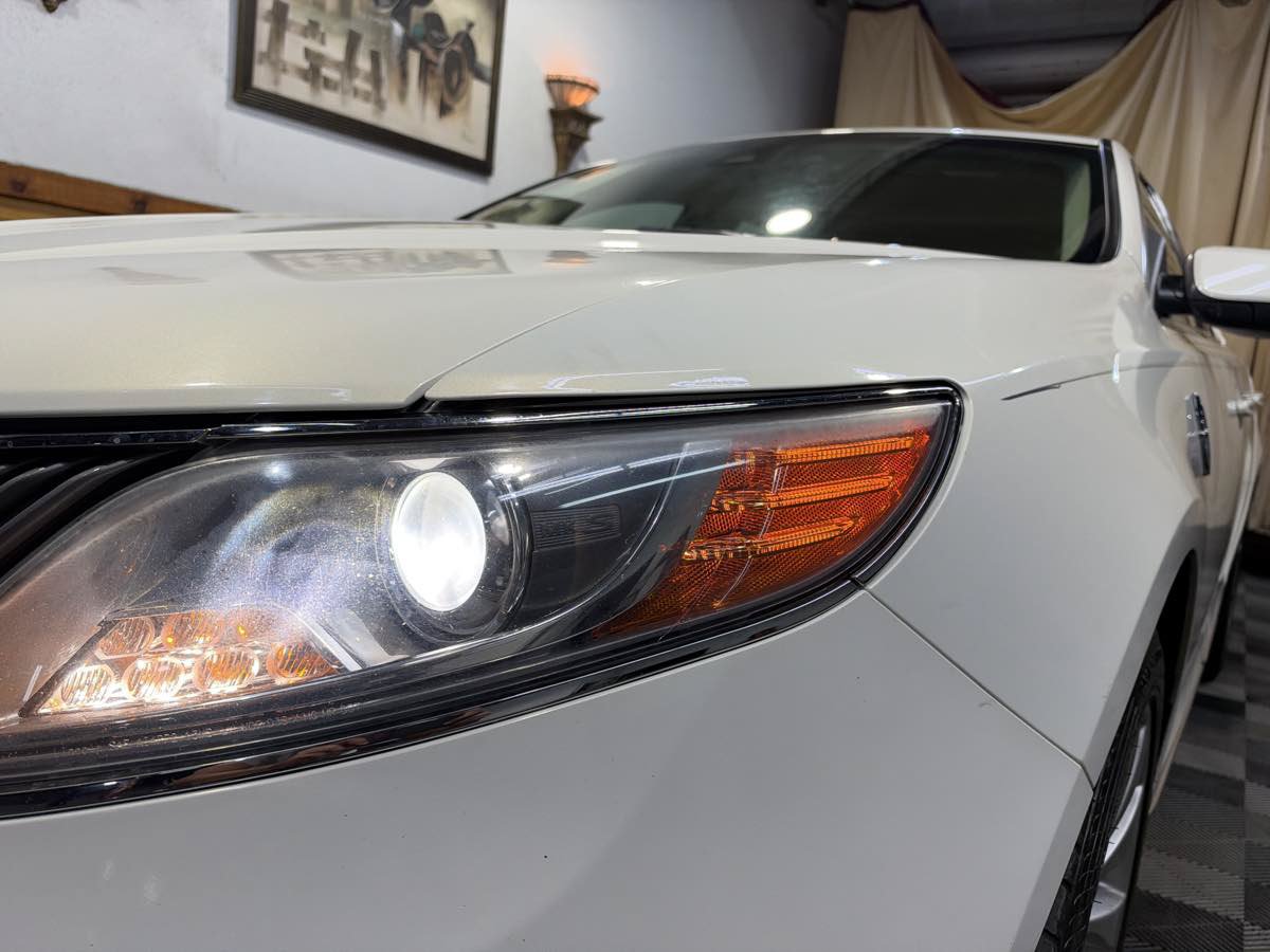 Used 2013 Lincoln MKS FWD image 7