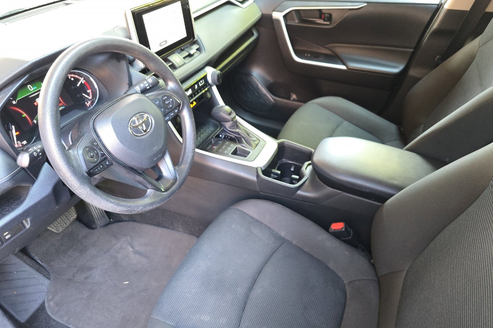 Used 2023 Toyota RAV4 LE image 11