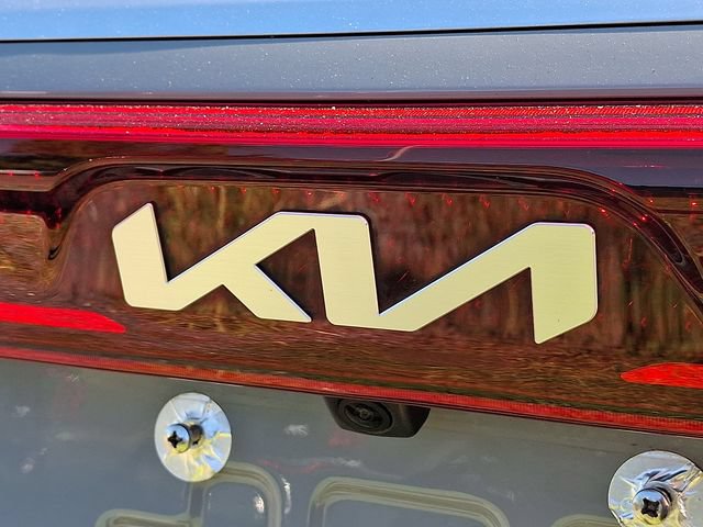 Certified 2024 Kia Carnival EX FWD image 31