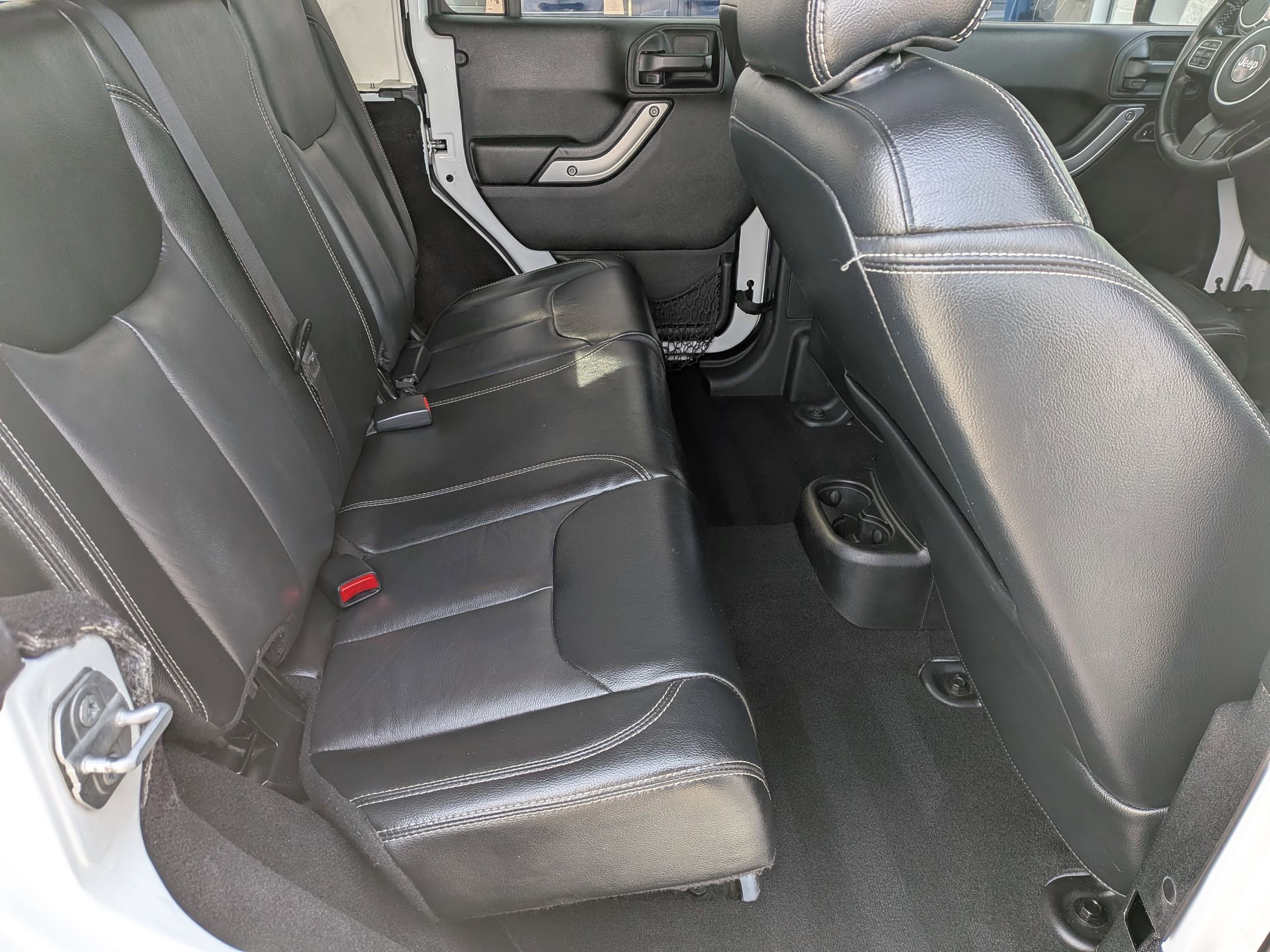 Used 2017 Jeep Wrangler Unlimited Sahara w/ Connectivity Group image 25