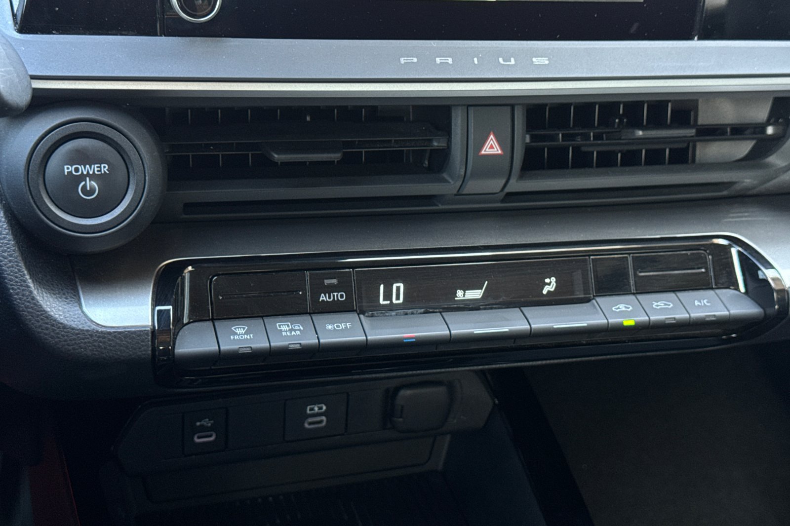 Used 2025 Toyota Prius LE FWD image 19