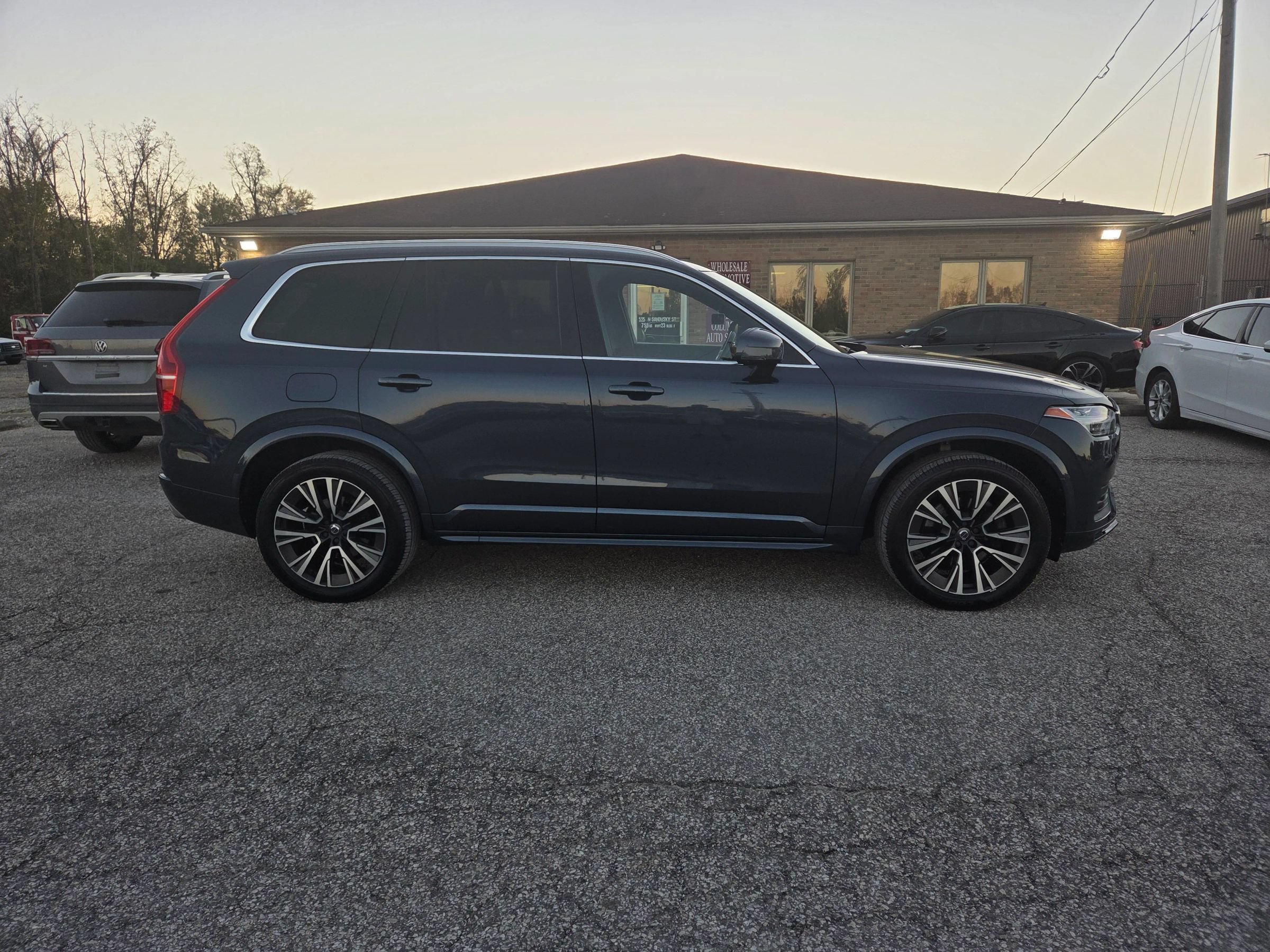 Used 2020 Volvo XC90 T5 Momentum w/ Protection Package AWD/4WD image 4