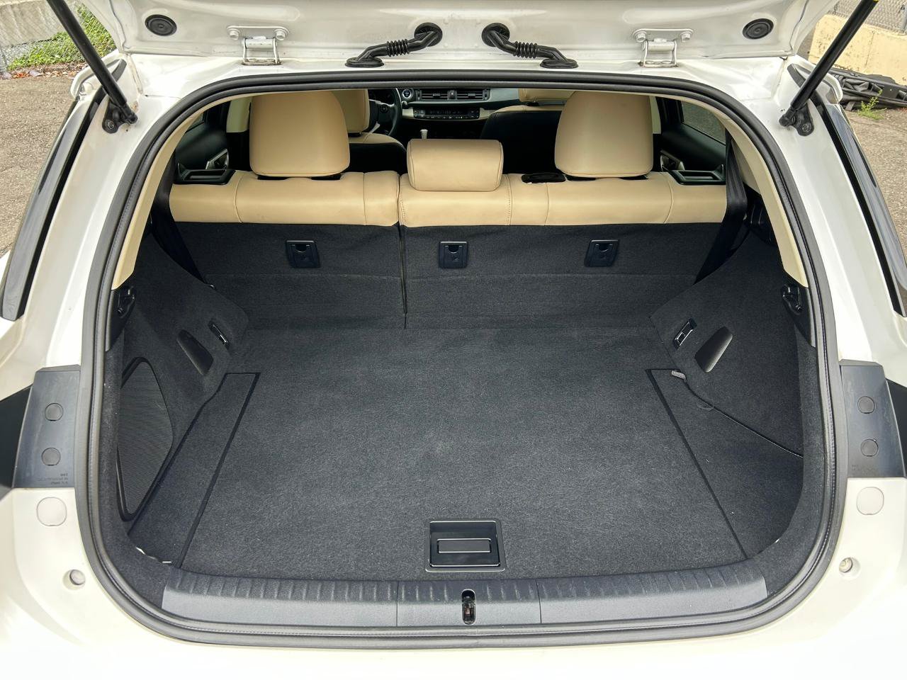 Used 2014 Lexus CT 200h FWD image 16