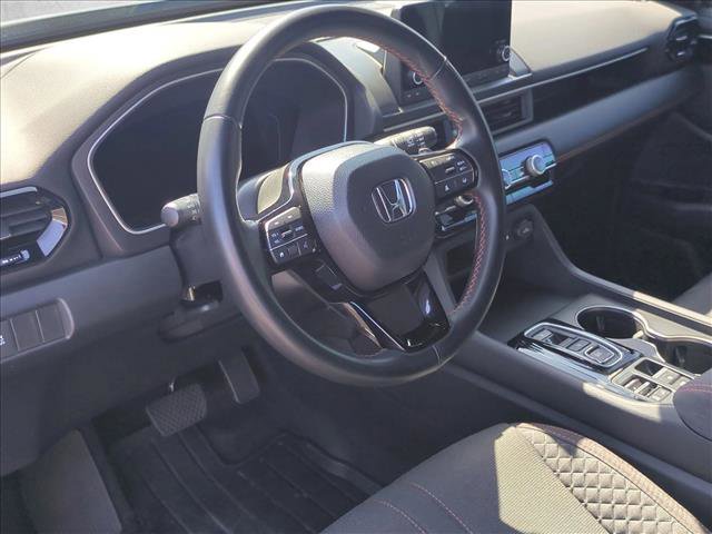 Used 2025 Honda Pilot Sport image 11