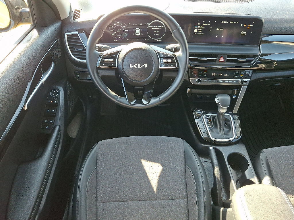 Used 2024 Kia Seltos S AWD/4WD image 2