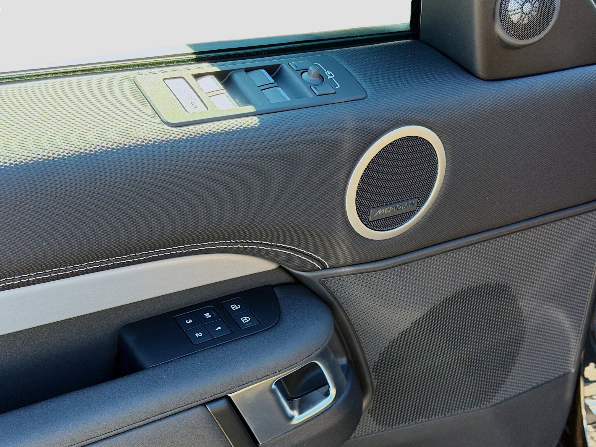 New 2026 Land Rover Discovery Limited Edition image 23