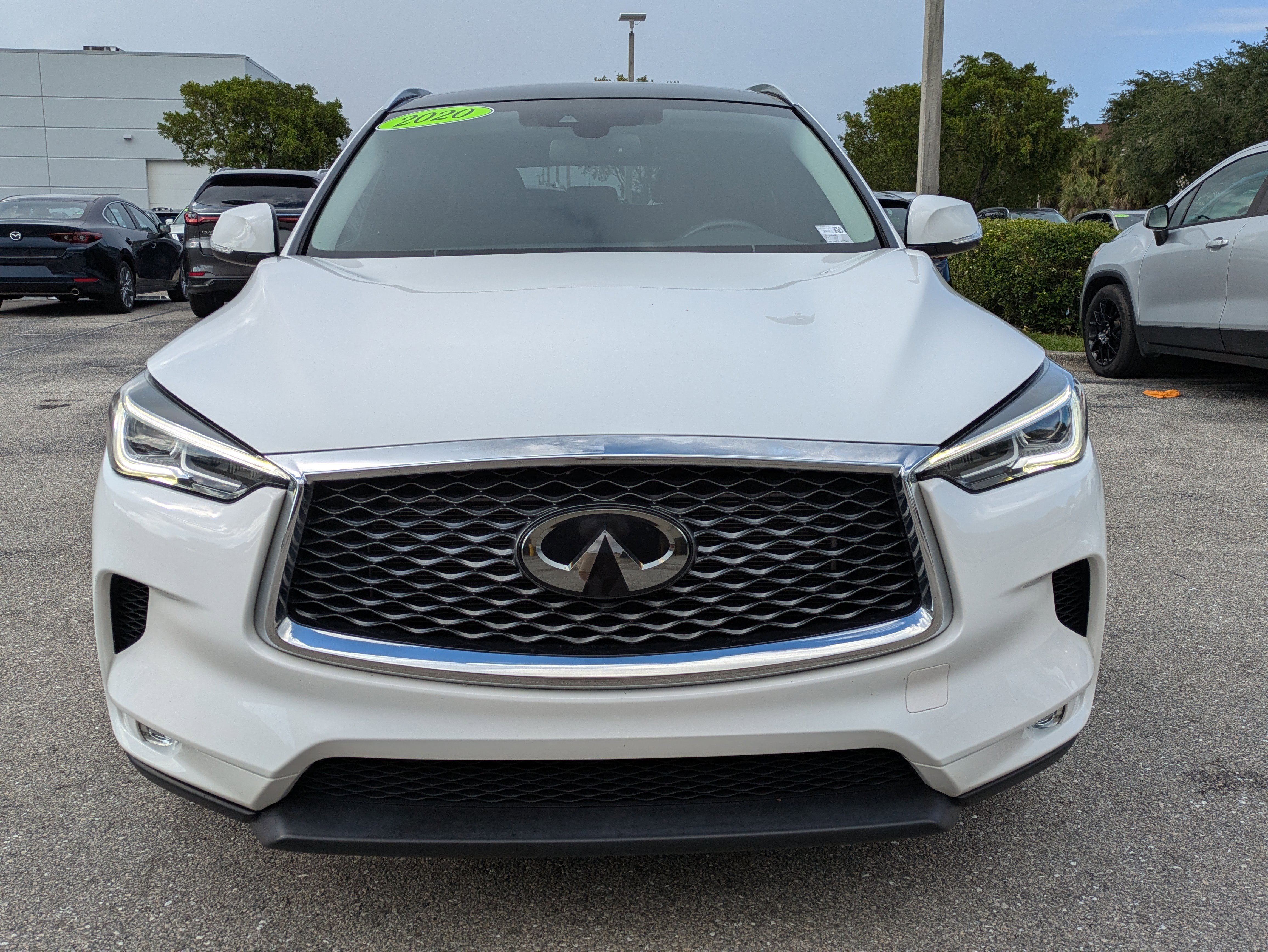 Used 2020 INFINITI QX50 Luxe w/ Navigation Package FWD image 3