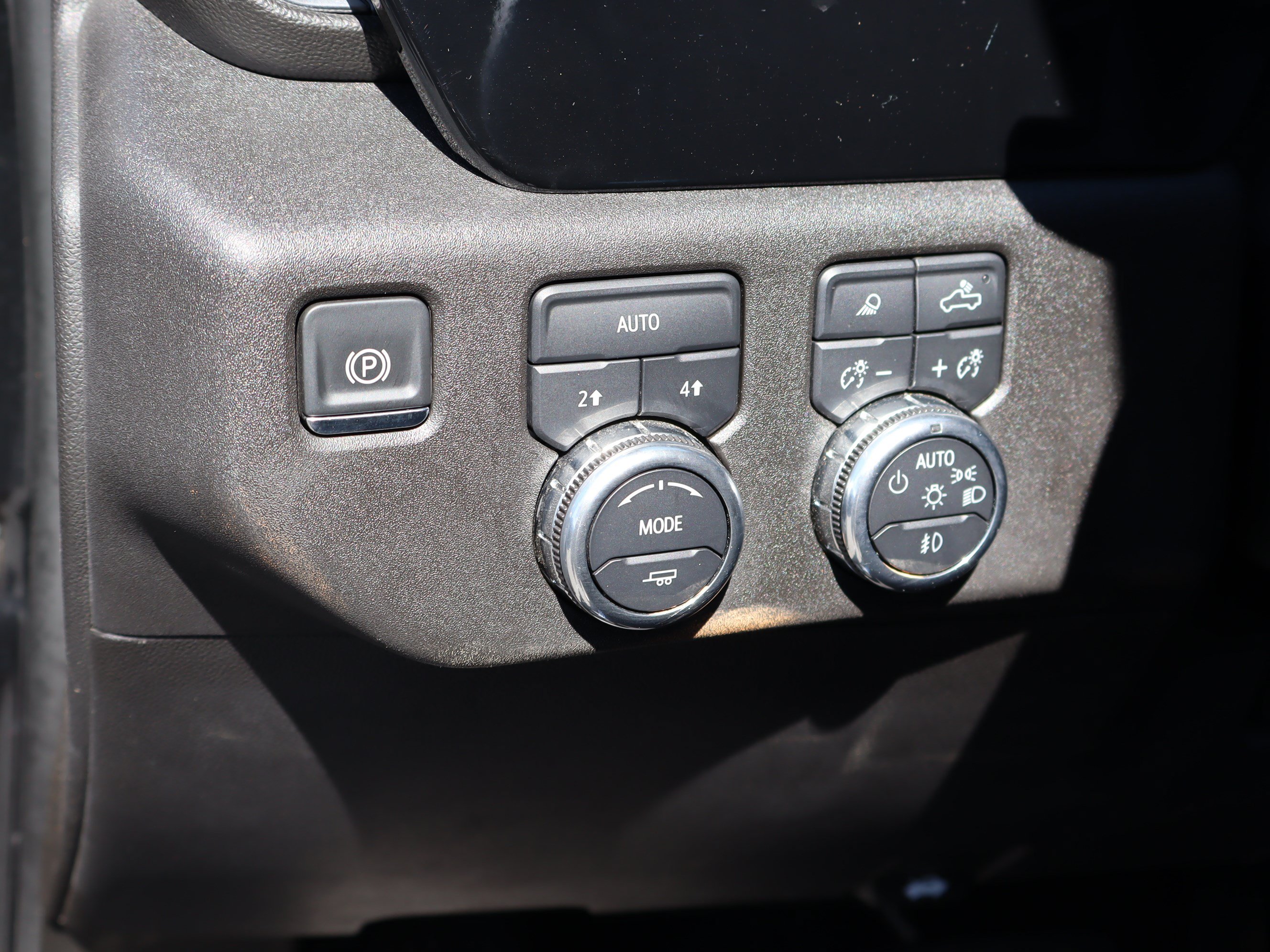 Used 2025 GMC Sierra 1500 SLT AWD/4WD image 19