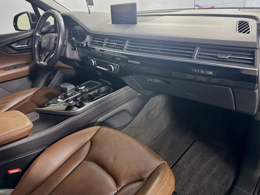 Used 2017 Audi Q7 3.0T Premium Plus w/ Premium Plus Package image 38