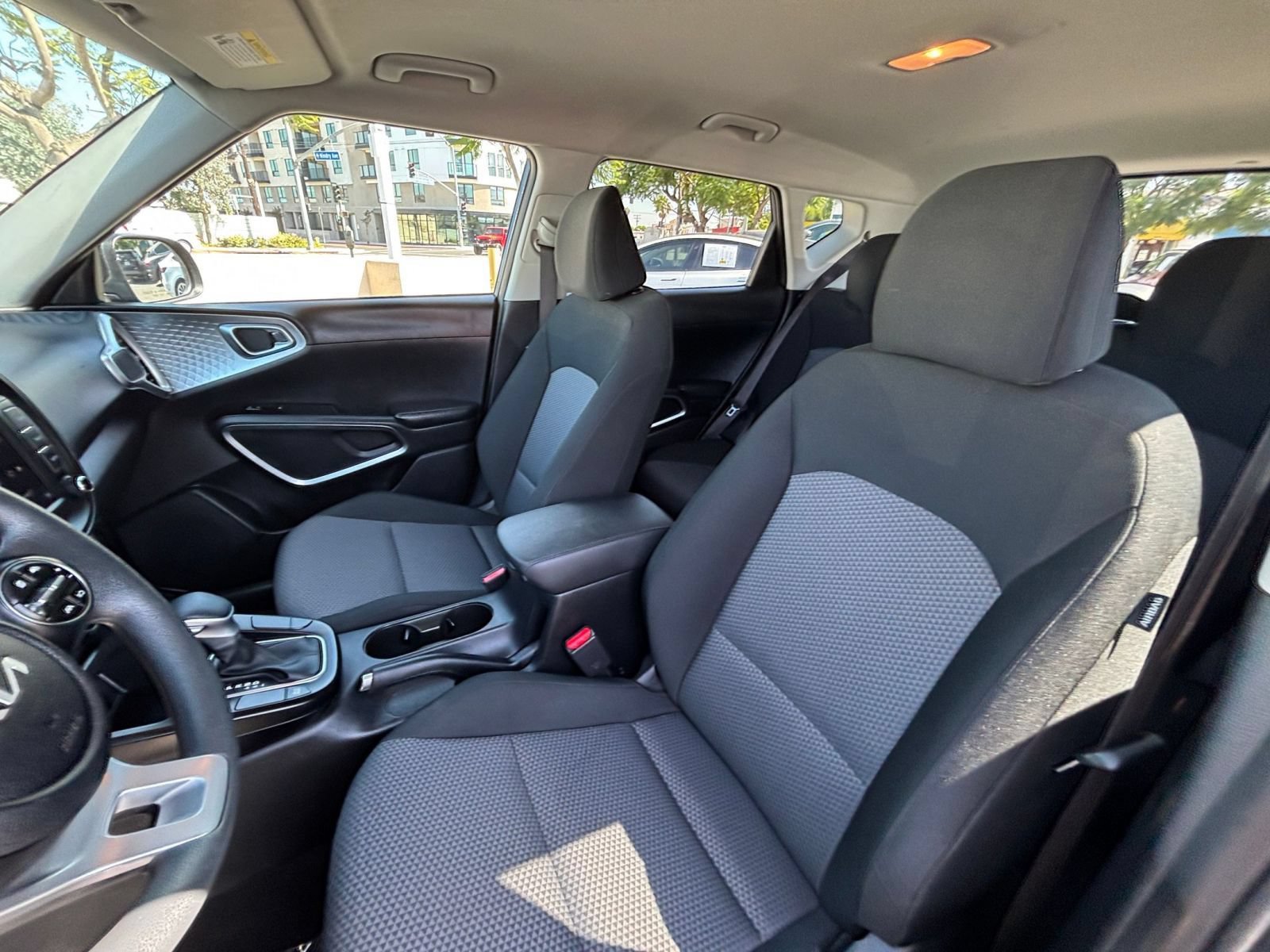 Used 2025 Kia Soul LX w/ LX Technology Package FWD image 35