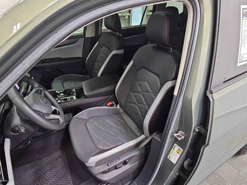Used 2024 Volkswagen Atlas Peak Edition SEL AWD/4WD image 27