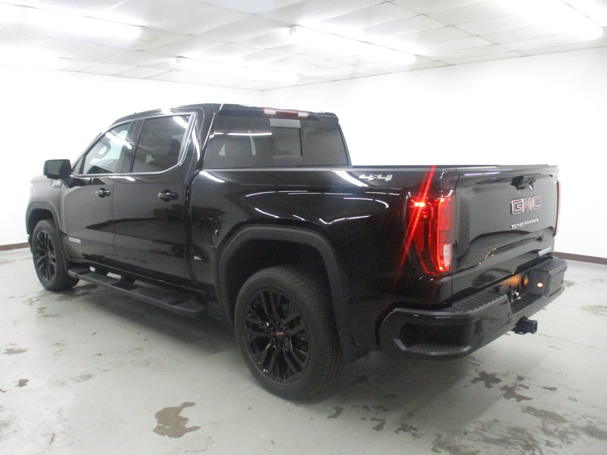 New 2026 GMC Sierra 1500 Elevation w/ Elevation Premium Package AWD/4WD image 11