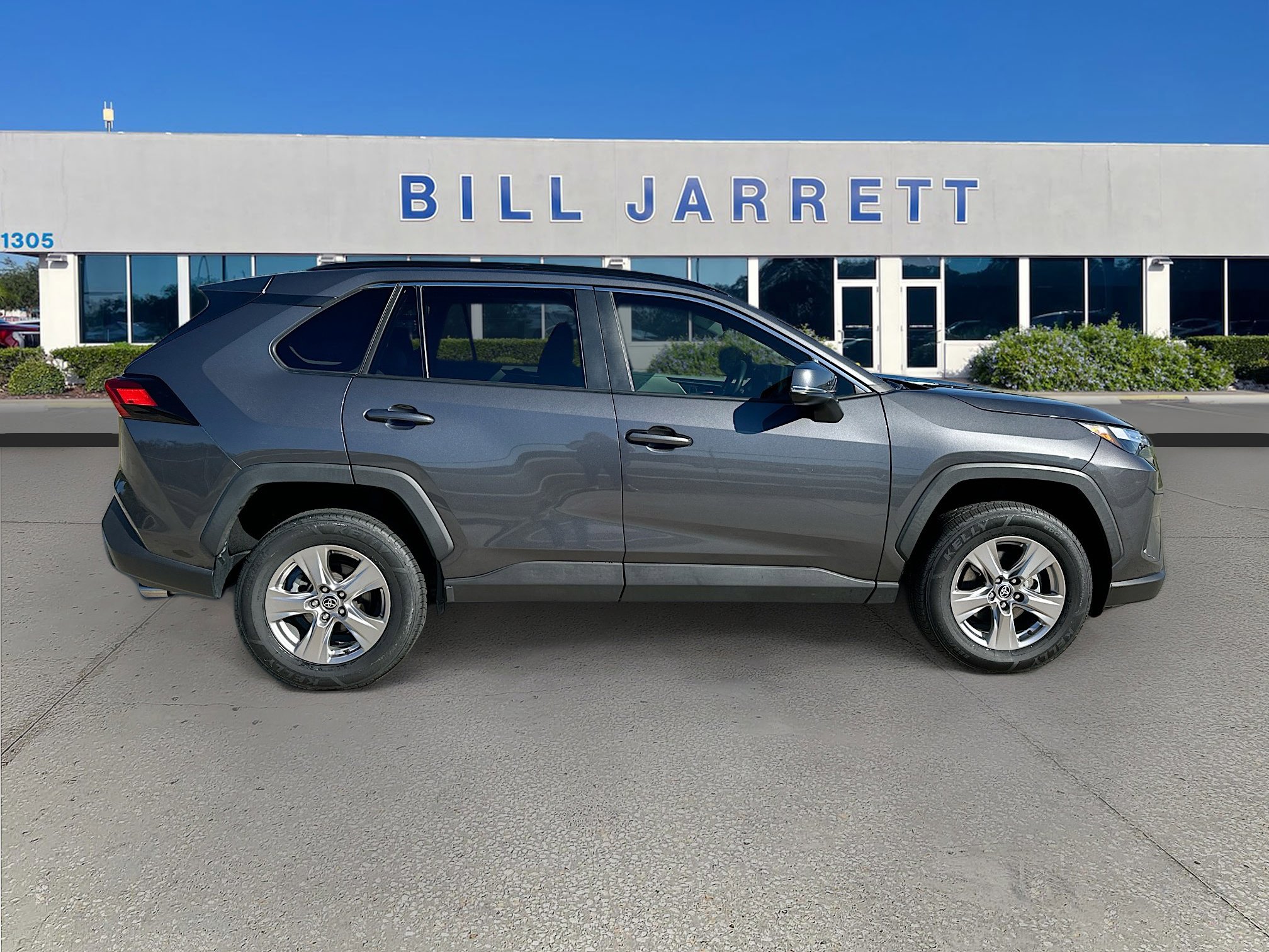 Used 2023 Toyota RAV4 XLE w/ Convenience Package image 8