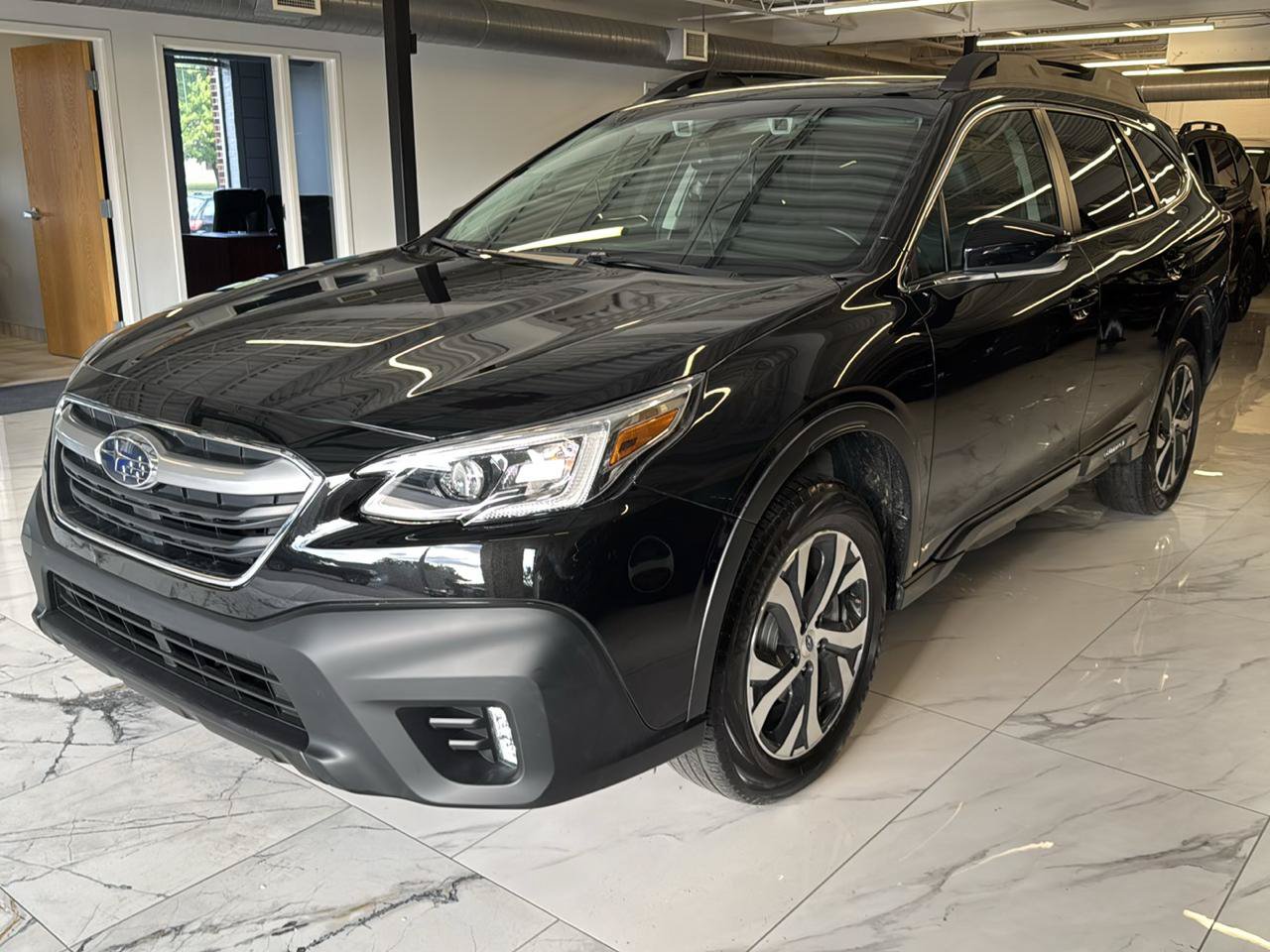Used 2022 Subaru Outback Limited AWD/4WD image 3