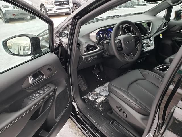 New 2026 Chrysler Pacifica Select w/ S Appearance Package FWD image 6