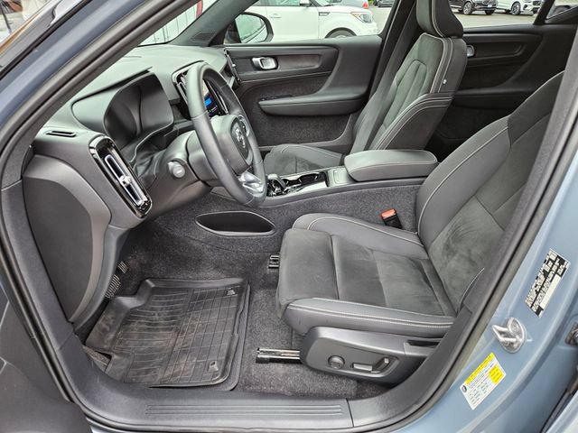 Certified 2023 Volvo XC40 Recharge Plus w/ Protection Package Premier AWD/4WD image 17