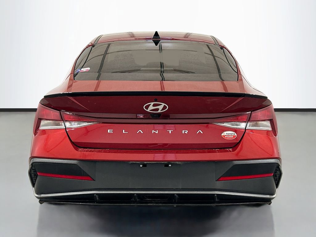Used 2025 Hyundai Elantra Sport FWD image 5