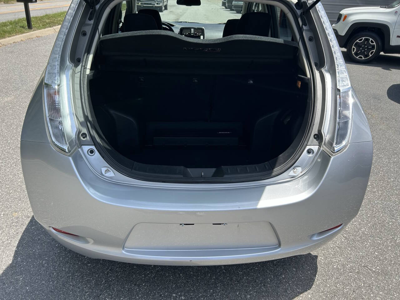 Used 2016 Nissan Leaf SV w/ Premium Package FWD image 24