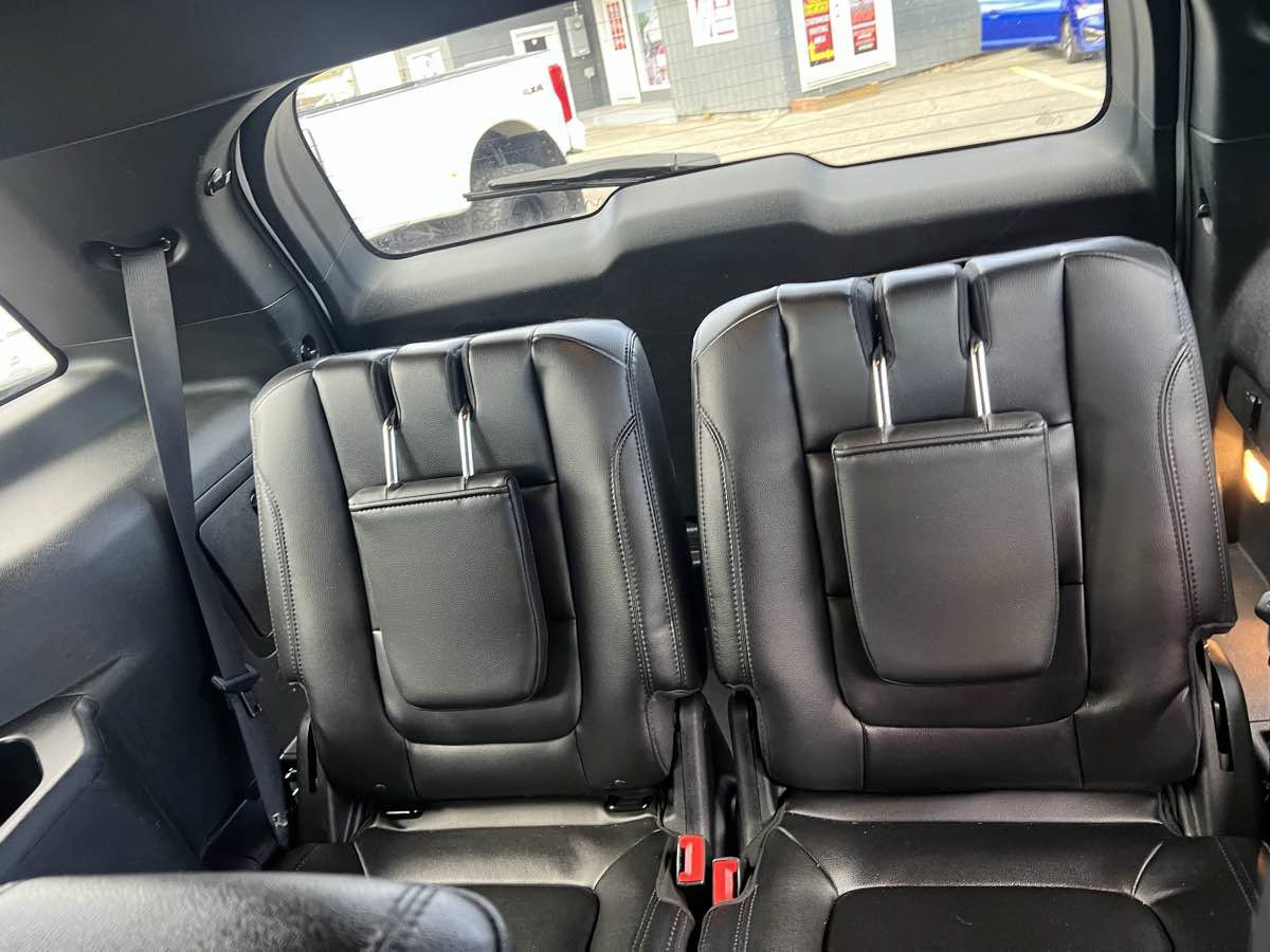 Used 2018 Ford Explorer XLT w/ Equipment Group 202A AWD/4WD image 9