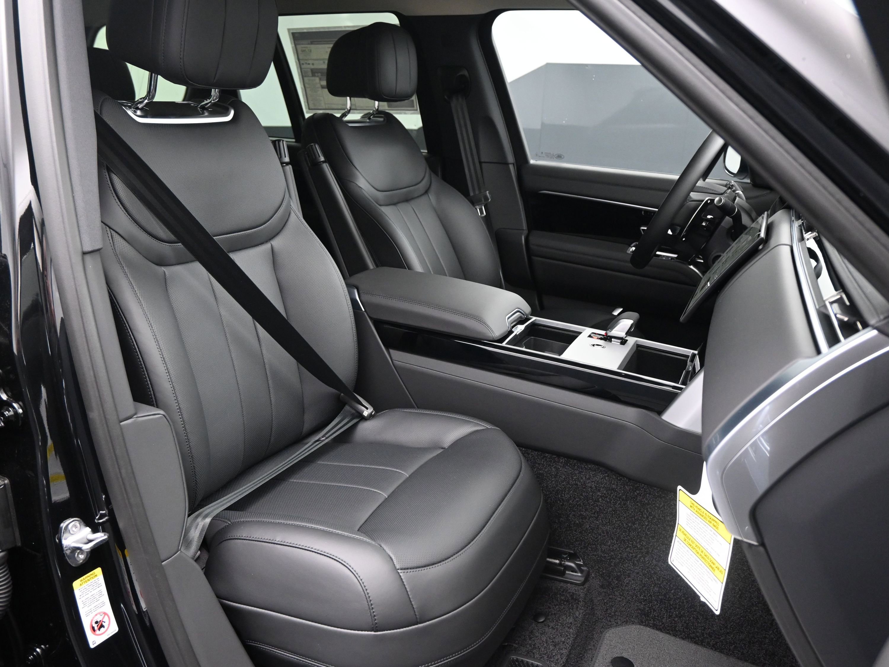 New 2025 Land Rover Range Rover SE image 9