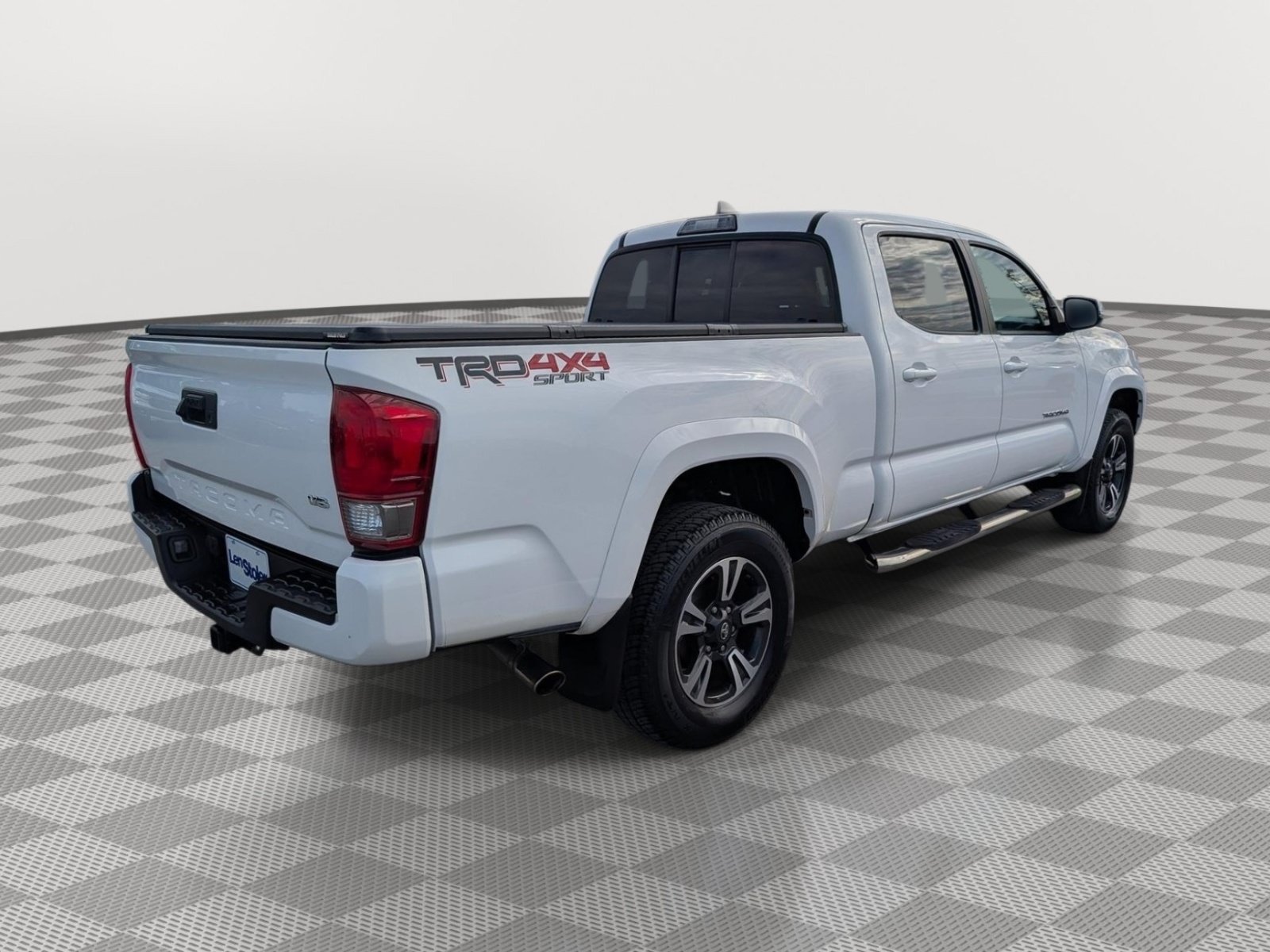 Used 2016 Toyota Tacoma TRD Sport w/ Towing Package AWD/4WD image 5