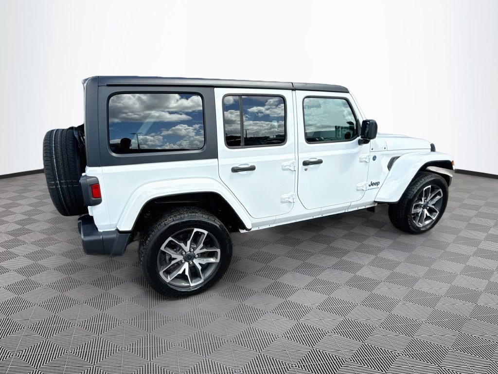 Used 2024 Jeep Wrangler Unlimited w/ Convenience Group AWD/4WD image 7