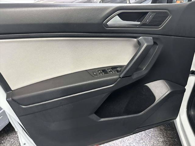 Used 2019 Volkswagen Tiguan SE w/ Panoramic Sunroof Package AWD/4WD image 18