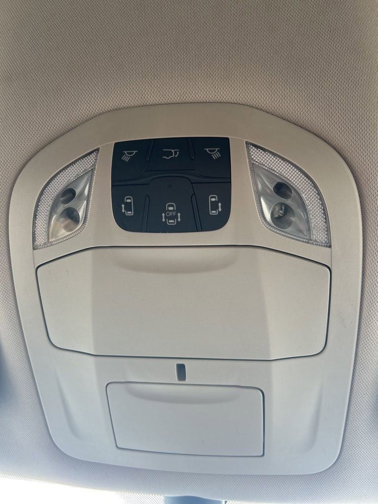 Used 2023 Chrysler Pacifica Touring-L image 38