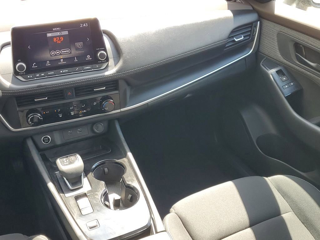 Used 2023 Nissan Rogue S FWD image 11