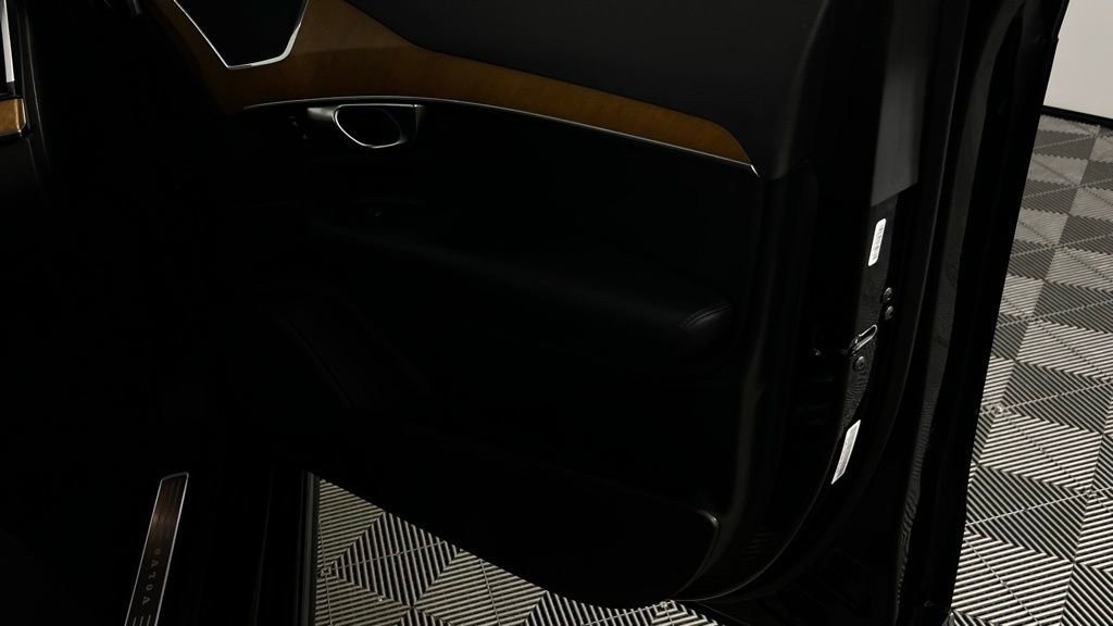 Used 2024 Volvo XC90 B5 Plus image 33