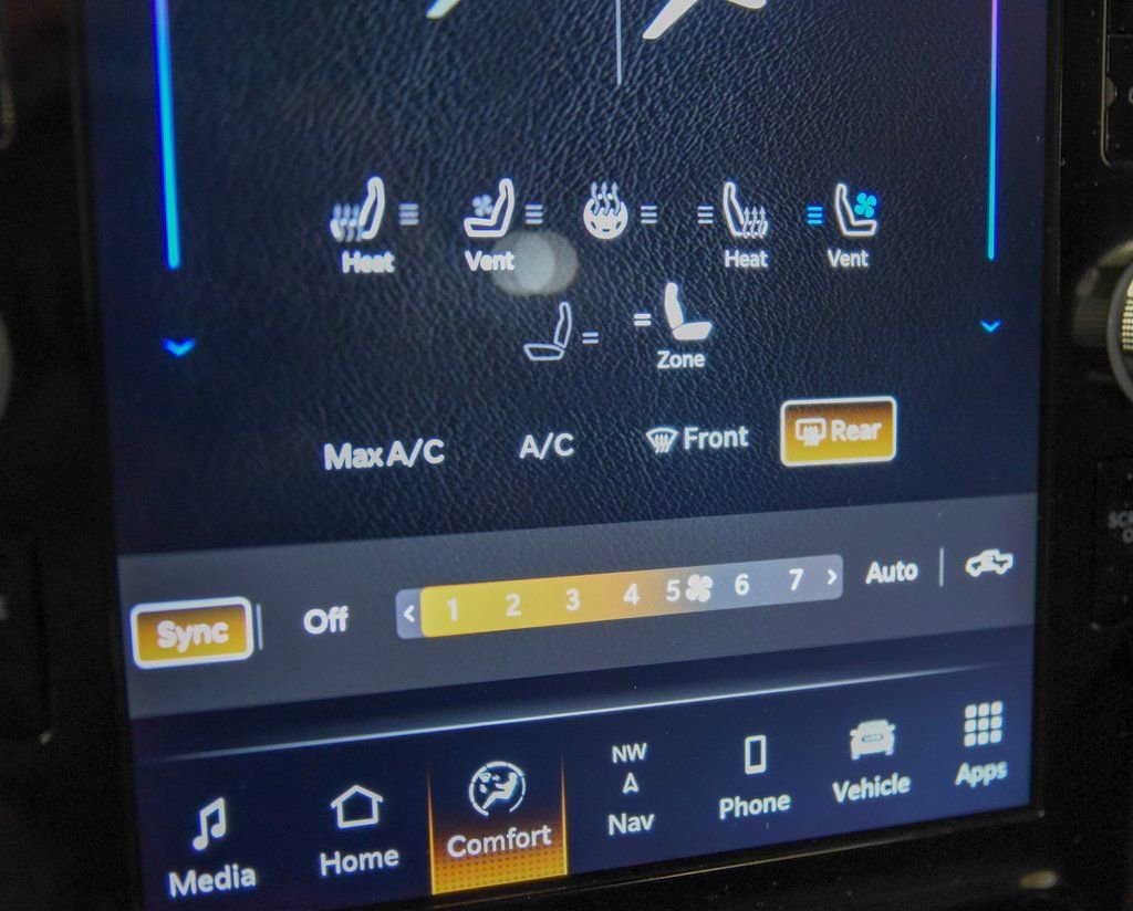 Used 2025 RAM 1500 Laramie image 32