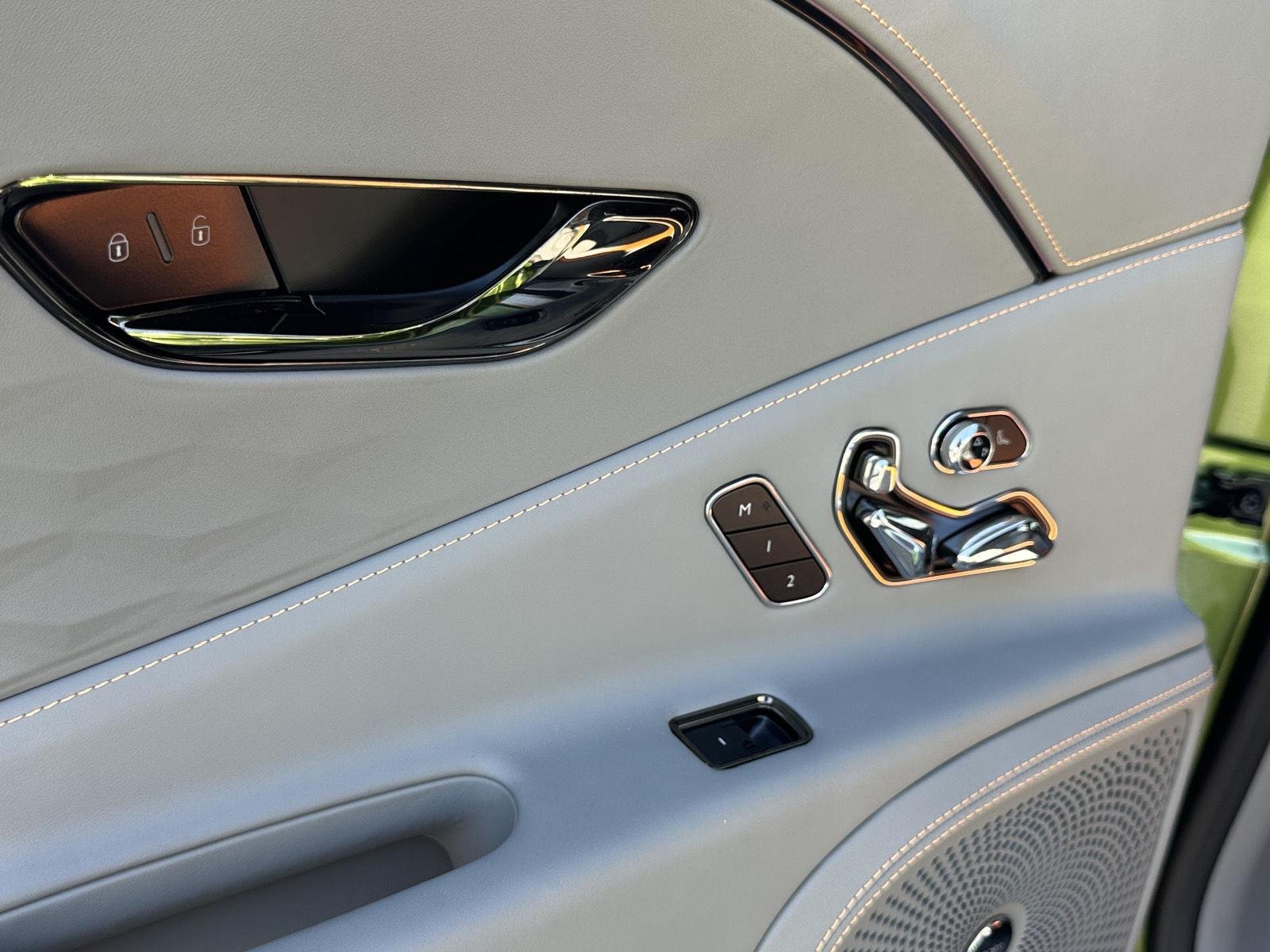 New 2025 Bentley Flying Spur Plug-In Hybrid AWD/4WD image 30