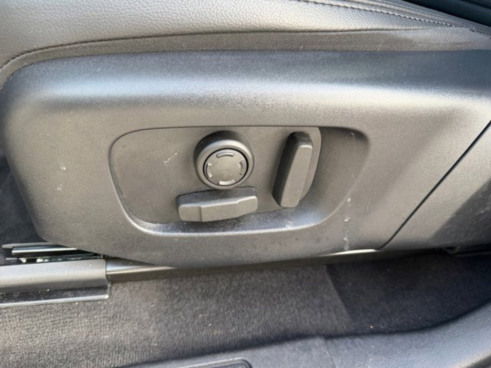 Used 2024 Land Rover Discovery Sport S image 11