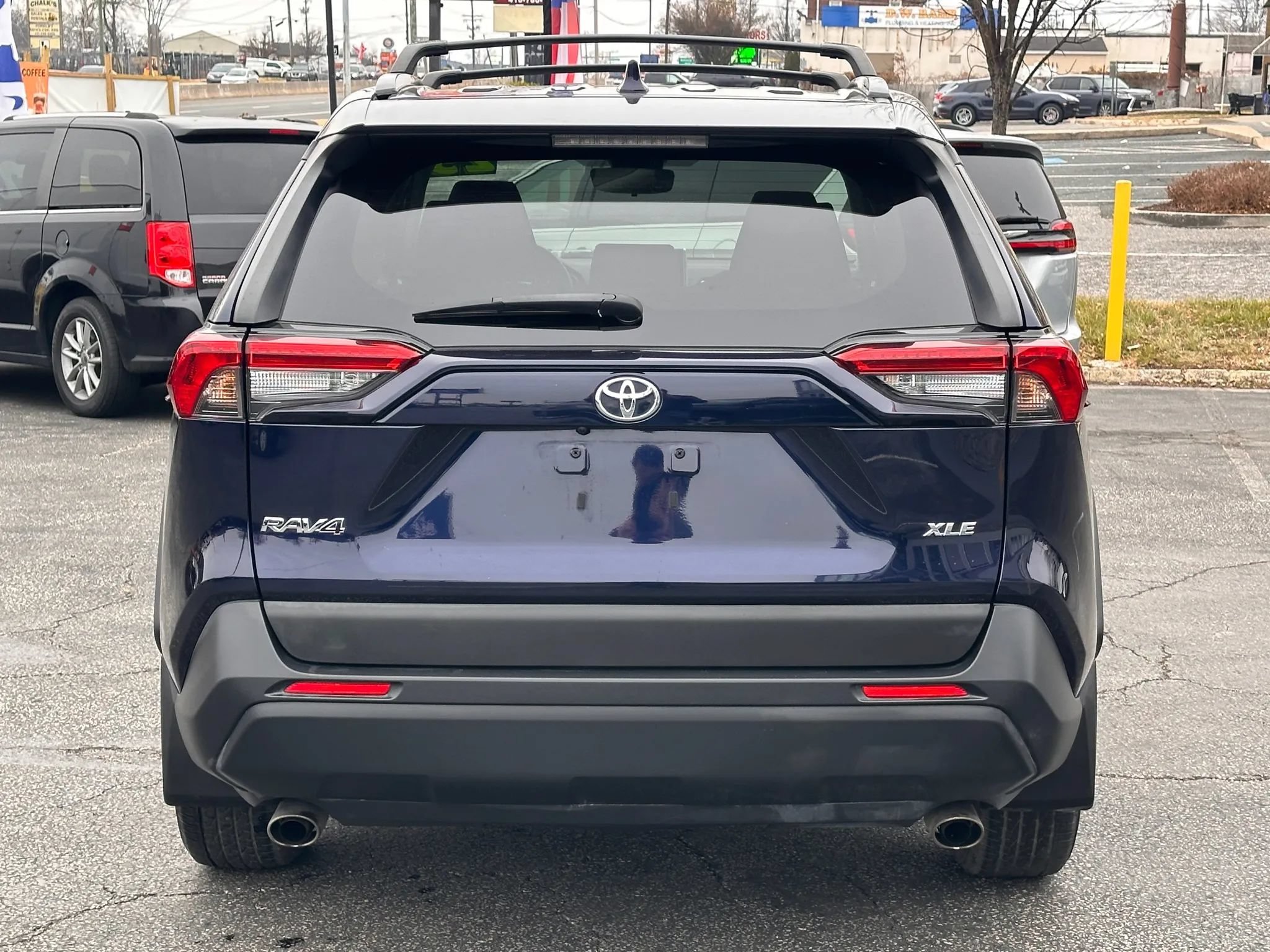 Used 2023 Toyota RAV4 XLE w/ Convenience Package FWD image 6