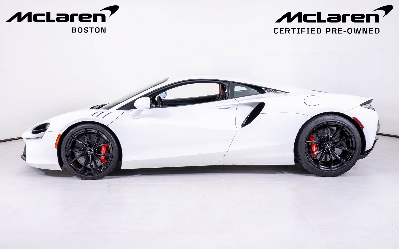 Used 2023 McLaren Artura RWD image 2